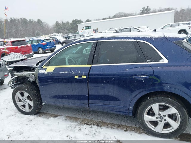 44494353 :رقم المزاد ، WA1AUCF33N1001537 vin ، 2022 Audi Q3 Premium 40 Tfsi Quattro Tiptronic مزاد بيع