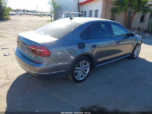 1VWLA7A32KC009115 Volkswagen Passat 2.0t Wolfsburg Edition