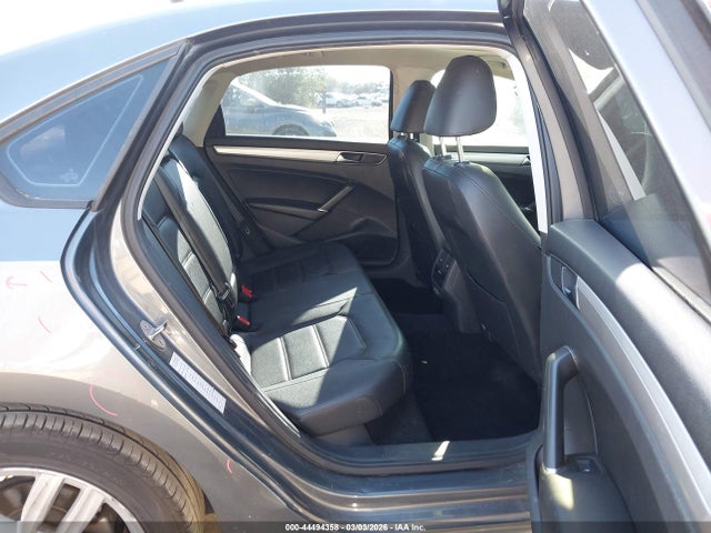 1VWLA7A32KC009115 Volkswagen Passat 2.0t Wolfsburg Edition
