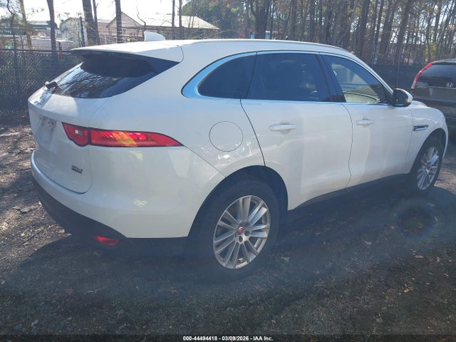 2018 JAGUAR F-PACE SADCK2FN0JA258301 Photo 3