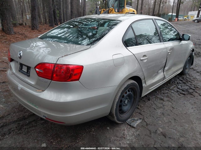 44494445 :رقم المزاد ، 3VWDX7AJ2DM221497 vin ، 2013 Volkswagen Jetta 2.5l Se مزاد بيع