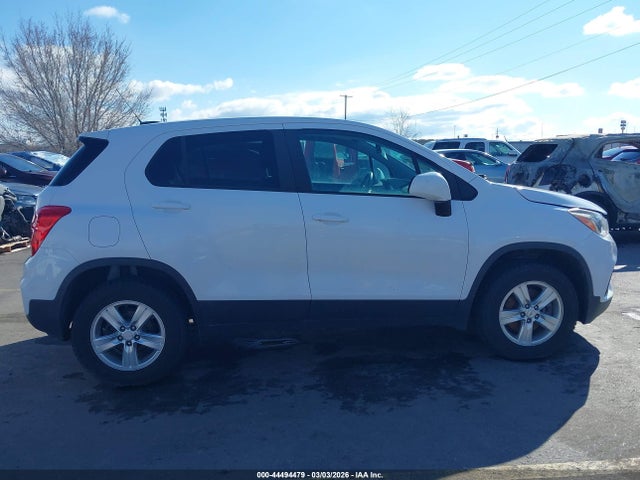 3GNCJNSB3HL244964 Chevrolet TRAX LS