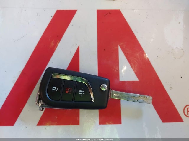JTMG1RFV2KJ017916 Toyota RAV4 LE