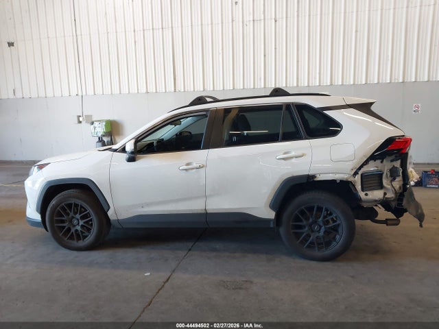 JTMG1RFV2KJ017916 Toyota RAV4 LE