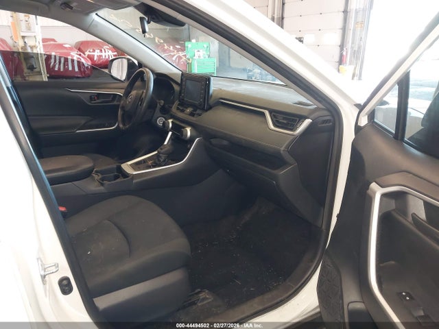 JTMG1RFV2KJ017916 Toyota RAV4 LE