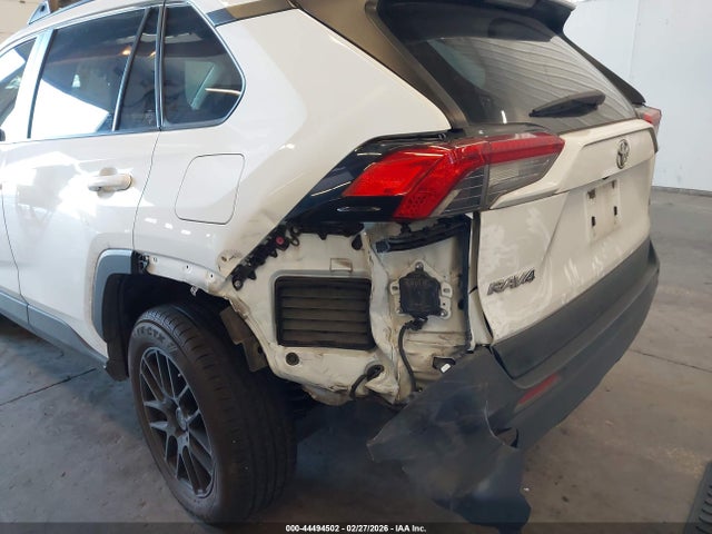 JTMG1RFV2KJ017916 Toyota RAV4 LE