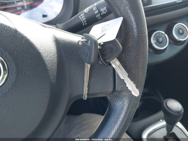 2015 Toyota Yaris L მანქანა იყიდება აუქციონზე, vin: VNKJTUD33FA054202, აუქციონის ნომერი: 44494545