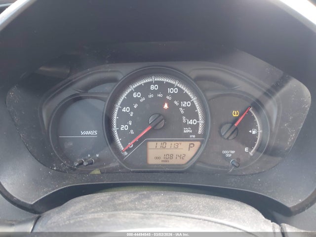 2015 Toyota Yaris L მანქანა იყიდება აუქციონზე, vin: VNKJTUD33FA054202, აუქციონის ნომერი: 44494545
