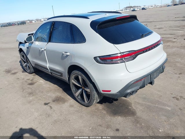 2023 PORSCHE MACAN WP1AA2A55PLB17944 Photo 2