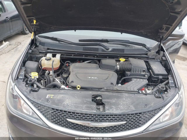 Продаж на аукціоні авто 2017 Chrysler Pacifica Touring-l Plus, vin: 2C4RC1EG3HR653305, номер лоту: 44494575