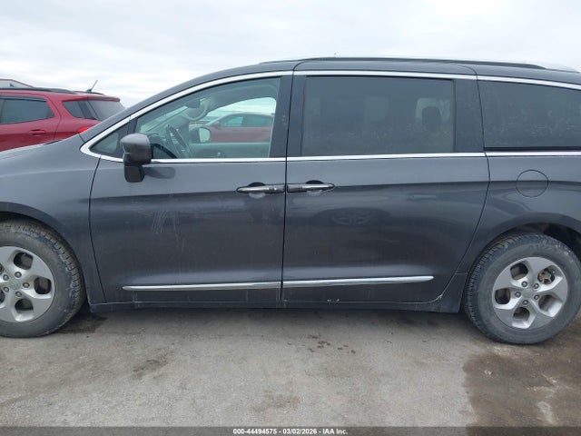 Продаж на аукціоні авто 2017 Chrysler Pacifica Touring-l Plus, vin: 2C4RC1EG3HR653305, номер лоту: 44494575