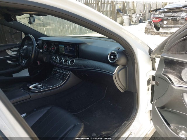 2019 Mercedes-benz E 300 4matic მანქანა იყიდება აუქციონზე, vin: WDDZF4KB6KA502168, აუქციონის ნომერი: 44494686