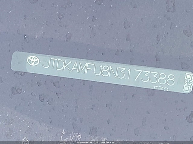 JTDKAMFU8N3173388 Toyota Prius L