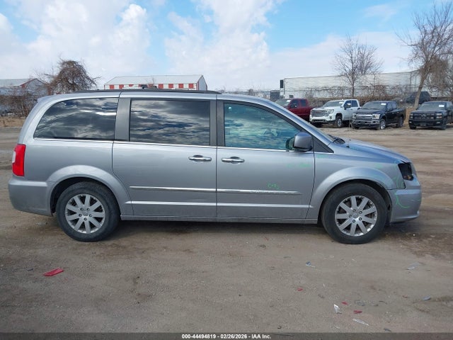 2016 Chrysler Town & Country Touring მანქანა იყიდება აუქციონზე, vin: 2C4RC1BG7GR215745, აუქციონის ნომერი: 44494819