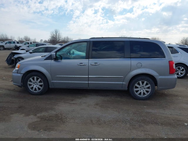 2016 Chrysler Town & Country Touring მანქანა იყიდება აუქციონზე, vin: 2C4RC1BG7GR215745, აუქციონის ნომერი: 44494819