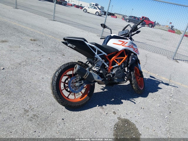 KTM 390 Duke 2017 MD2JPJ40XHC240645 Image 4
