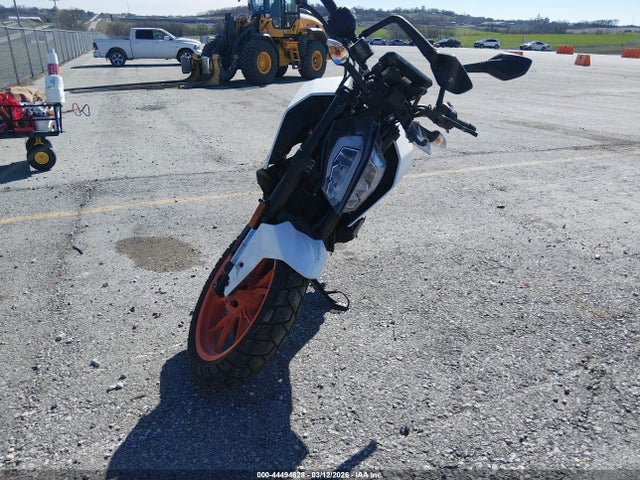 KTM 390 Duke 2017 MD2JPJ40XHC240645 Image 5
