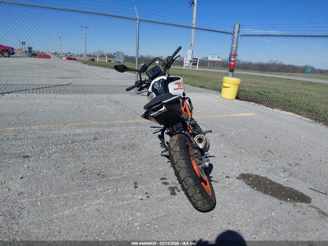 KTM 390 Duke 2017 MD2JPJ40XHC240645 Image 6