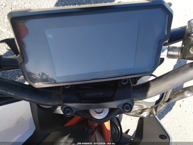 KTM 390 Duke 2017 MD2JPJ40XHC240645 Image 7