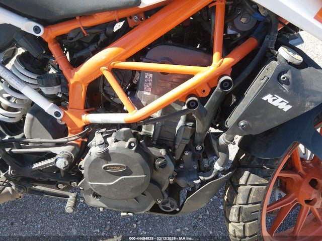 KTM 390 Duke 2017 MD2JPJ40XHC240645 Image 8