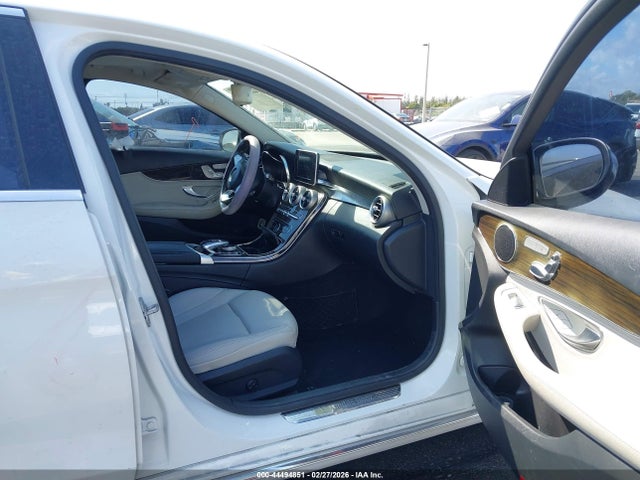 2015 Mercedes-benz C 300 4matic მანქანა იყიდება აუქციონზე, vin: 55SWF4KB4FU062105, აუქციონის ნომერი: 44494851