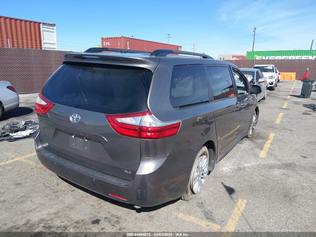 5TDYZ3DC8HS799260 Toyota Sienna Xle Premium 8 Passenger