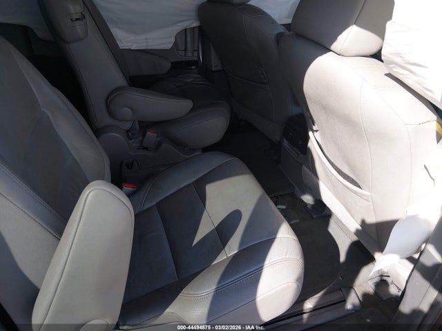 5TDYZ3DC8HS799260 Toyota Sienna Xle Premium 8 Passenger