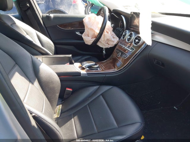2015 Mercedes-benz C 300 4matic მანქანა იყიდება აუქციონზე, vin: 55SWF4KB7FU096071, აუქციონის ნომერი: 44494937