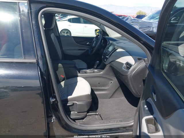 3GNAXHEV1JL393084 Chevrolet EQUINOX LS