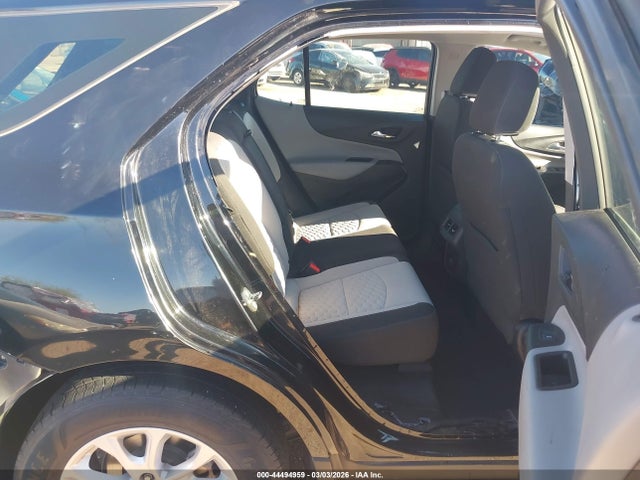 3GNAXHEV1JL393084 Chevrolet EQUINOX LS
