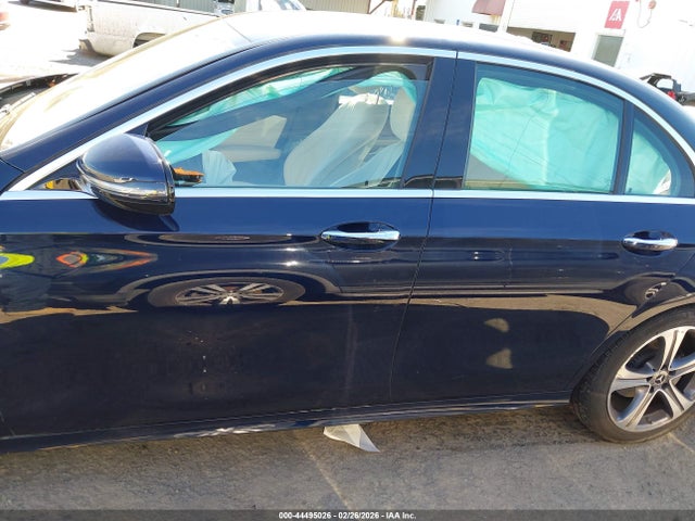 WDDZF4JBXJA434764 Mercedes-Benz E 300