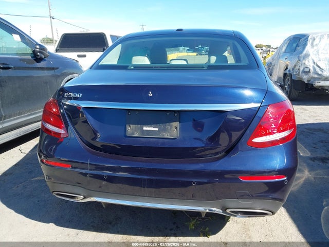 WDDZF4JBXJA434764 Mercedes-Benz E 300