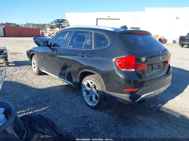 2015 BMW X1 WBAVL1C54FVY34002 Photo 2