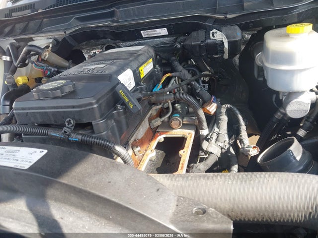 44495079 :رقم المزاد ، 3C6UR5HL9JG390085 vin ، 2018 Ram 2500 مزاد بيع