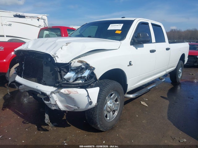 44495079 :رقم المزاد ، 3C6UR5HL9JG390085 vin ، 2018 Ram 2500 مزاد بيع