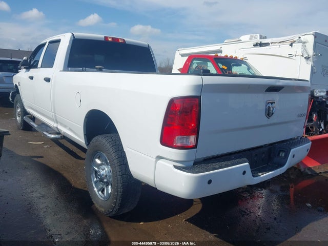44495079 :رقم المزاد ، 3C6UR5HL9JG390085 vin ، 2018 Ram 2500 مزاد بيع