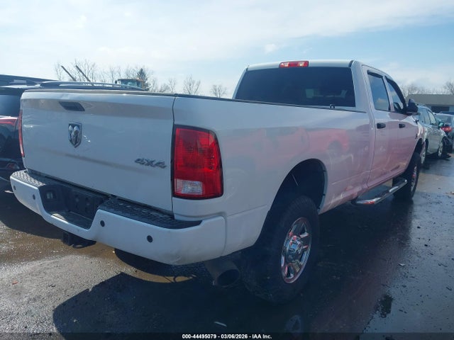 44495079 :رقم المزاد ، 3C6UR5HL9JG390085 vin ، 2018 Ram 2500 مزاد بيع