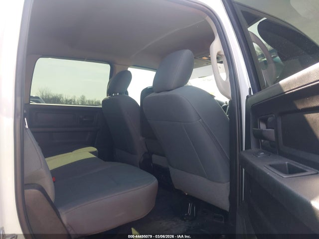 44495079 :رقم المزاد ، 3C6UR5HL9JG390085 vin ، 2018 Ram 2500 مزاد بيع