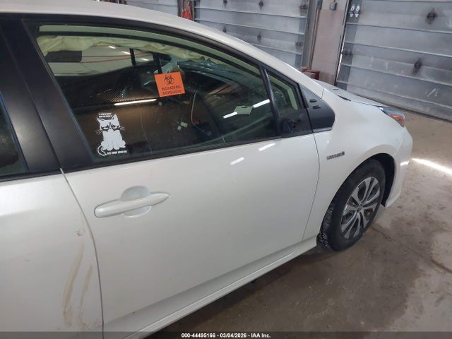 JTDL9MFU8N3034133 Toyota Prius Le Awd-e