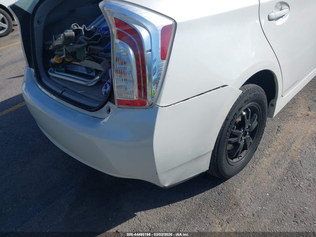 JTDKN3DU4F0398606 Toyota Prius Two