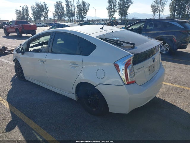 2015 TOYOTA PRIUS JTDKN3DU4F0398606 Photo 2