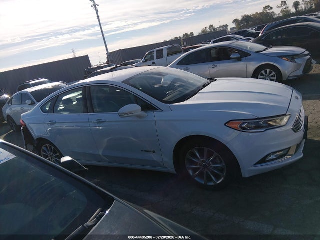 3FA6P0LU0HR409329 Ford Fusion Hybrid Se