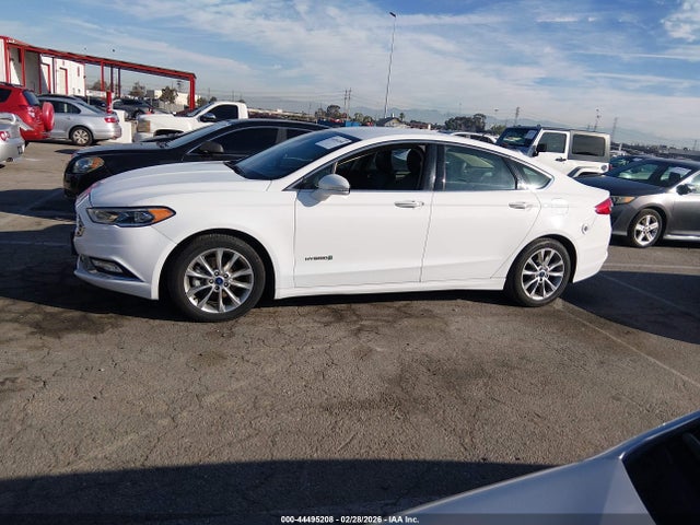 3FA6P0LU0HR409329 Ford Fusion Hybrid Se