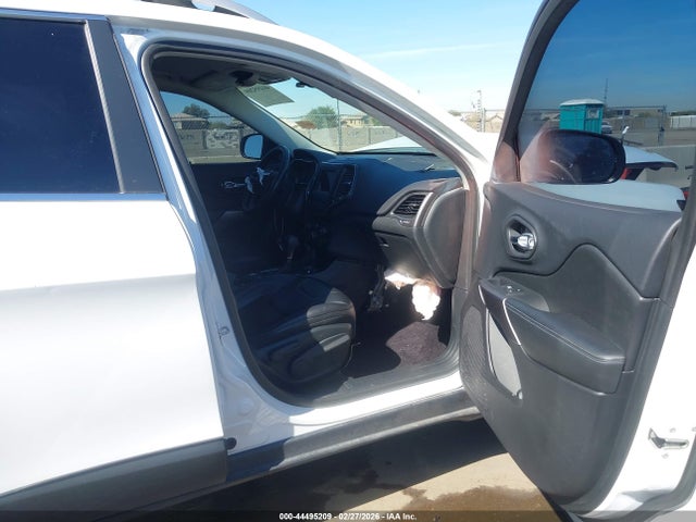 1C4PJLLXXKD129073 Jeep Cherokee Latitude Plus Fwd