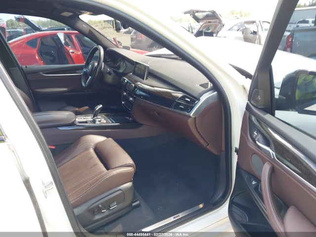 2018 BMW X5 5UXKR2C59J0Z14443 Photo 4