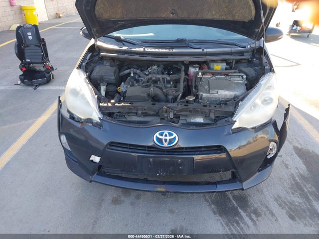 JTDKDTB3XE1069611 Toyota Prius C One