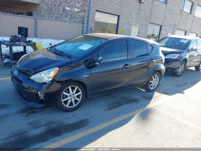 JTDKDTB3XE1069611 Toyota Prius C One