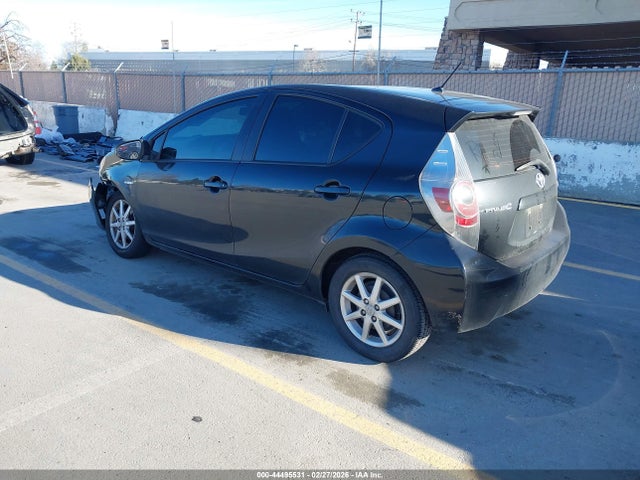 JTDKDTB3XE1069611 Toyota Prius C One