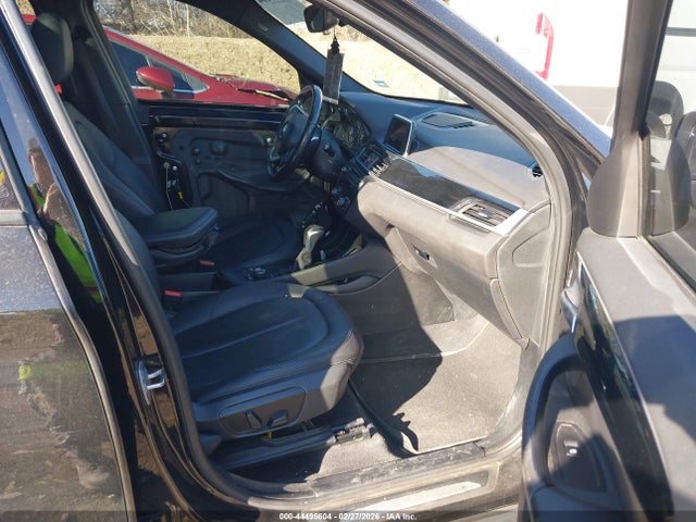 2017 BMW X1 WBXHU7C31H5H37962 Photo 4