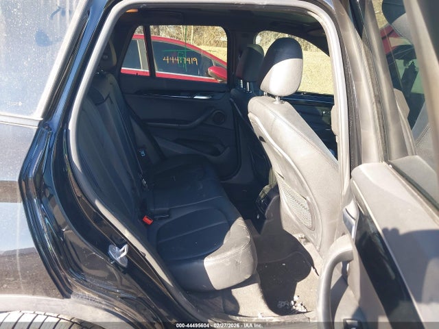 2017 BMW X1 WBXHU7C31H5H37962 Photo 7